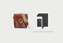 Charger l'image dans la galerie, Sac à main de dame en cuir grain crocodile