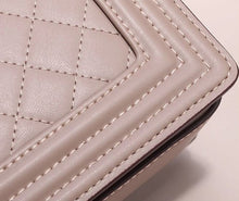 Afbeelding in Gallery-weergave laden, Rhombus Grain Leather Ladies Shoulder- Handbag