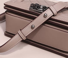 Afbeelding in Gallery-weergave laden, Rhombus Grain Leather Ladies Shoulder- Handbag