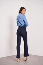 将图片加载到图库查看器,Oraije Flared Jeans with 6 Buttons Closure