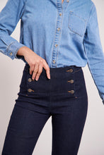 将图片加载到图库查看器,Oraije Flared Jeans with 6 Buttons Closure