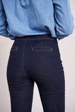 将图片加载到图库查看器,Oraije Flared Jeans with 6 Buttons Closure