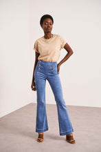 将图片加载到图库查看器,Oraije Flared Jeans with 6 Buttons Closure