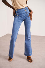 将图片加载到图库查看器,Oraije Flared Jeans with 6 Buttons Closure