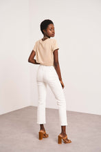 Charger l'image dans la galerie, Oraije Cropped Flare Buttoned Jeans