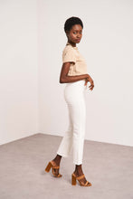 Charger l'image dans la galerie, Oraije Cropped Flare Buttoned Jeans