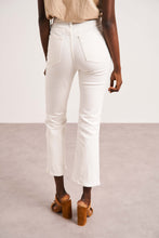 Charger l'image dans la galerie, Oraije Cropped Flare Buttoned Jeans