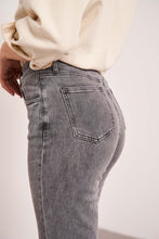 Cargar imagen en el visor de la galería, Oraije Straight High-Waist Jeans