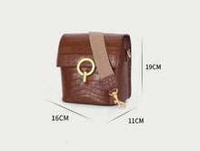 Charger l'image dans la galerie, Sac à main de dame en cuir grain crocodile