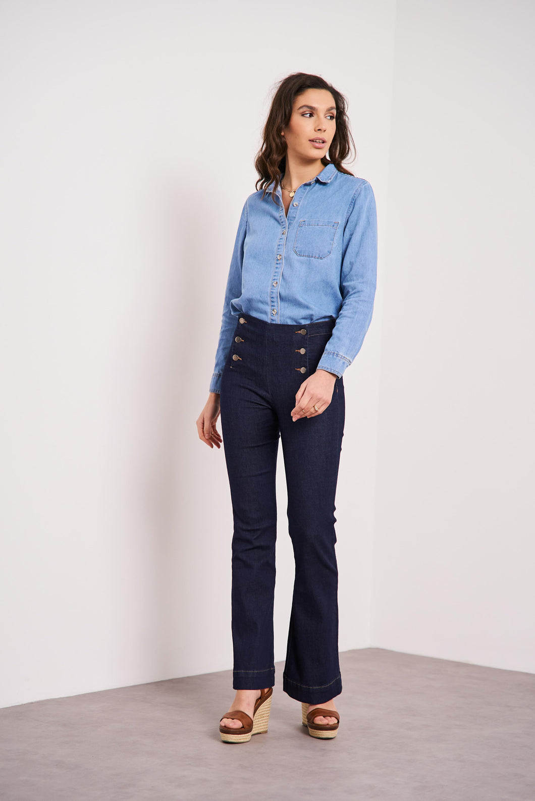 Oraije Flared Jeans with 6 Buttons Closure