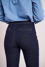 将图片加载到图库查看器，Oraije Flared Jeans with 6 Buttons Closure
