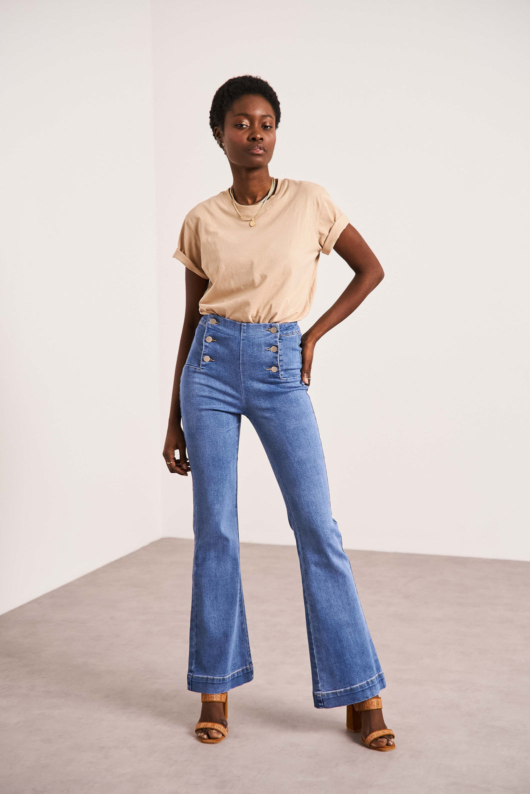 Oraije Flared Jeans with 6 Buttons Closure